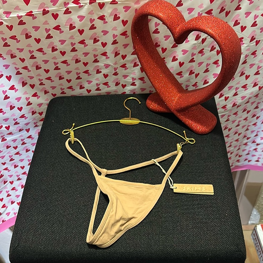 Skims String thong